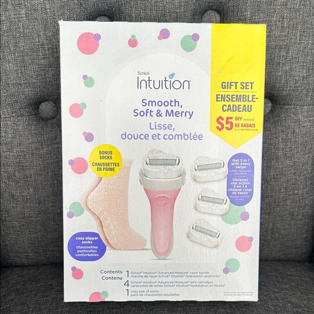 NEW 🆕 Schick Intuition Smooth & Merry Gift Set